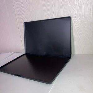 Magnetic palette

6x9 

Brand new in black